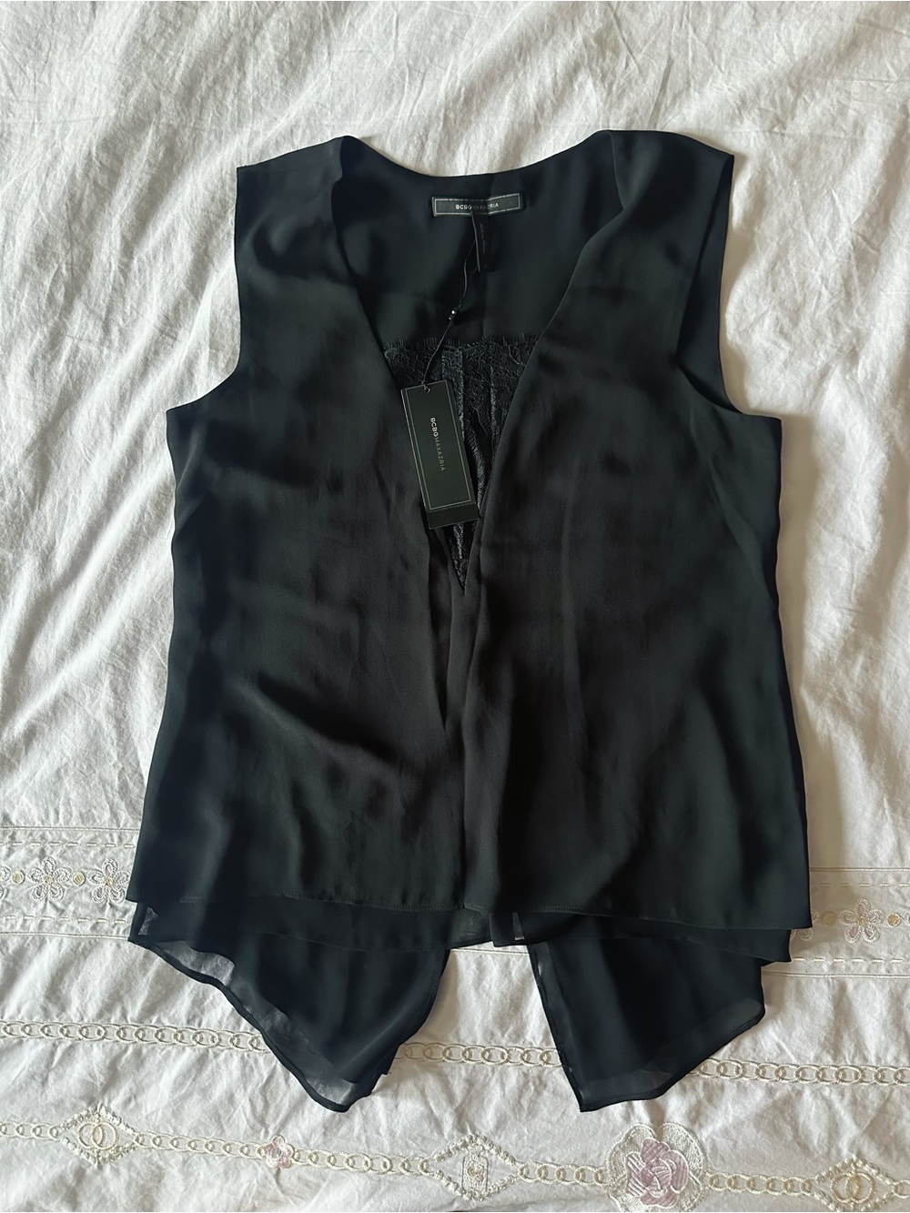 BCBGMaxAzria Black Sleeveless Lace-Trim V-Neck Tank